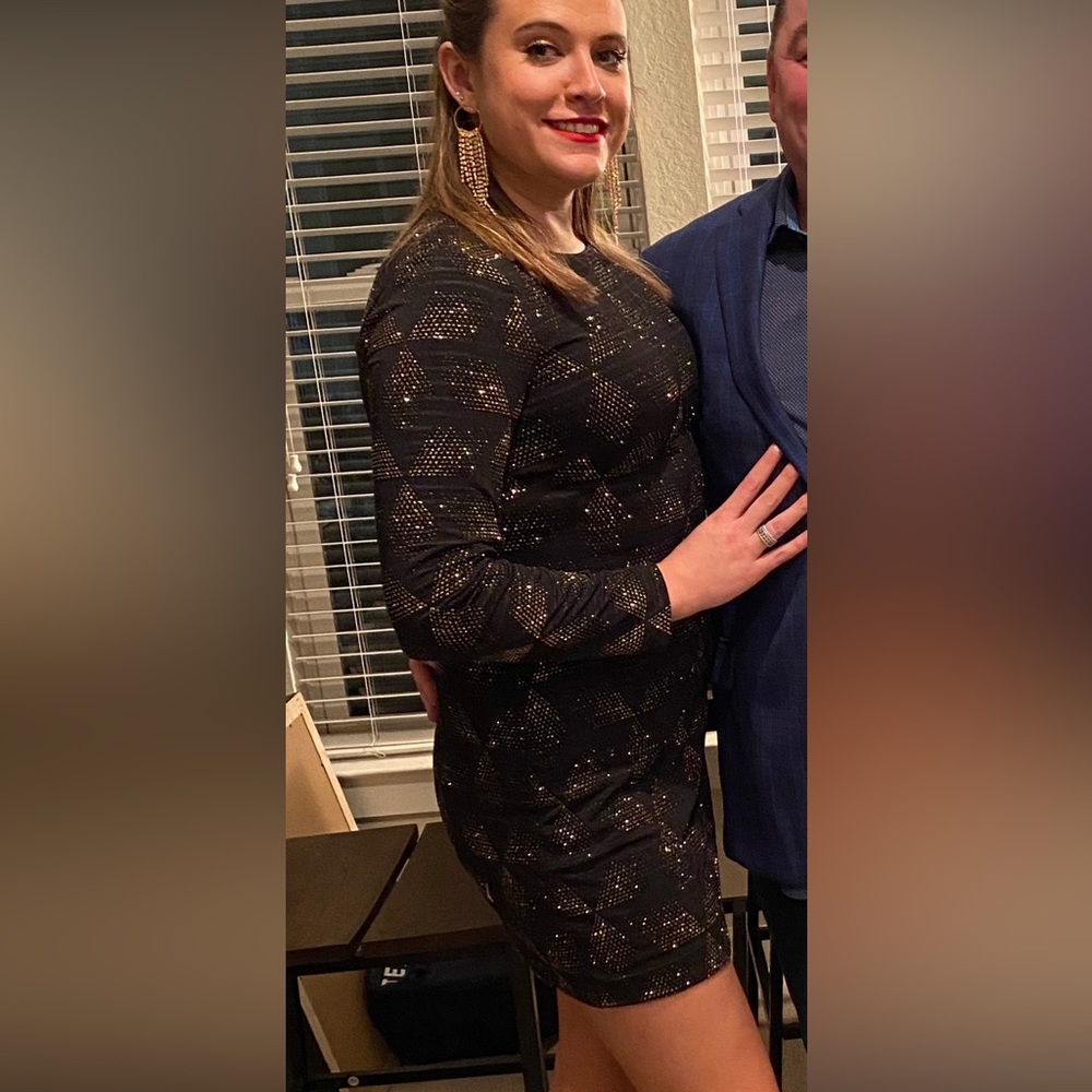 Vince Camuto black and gold limb sleeved mini dress size 10